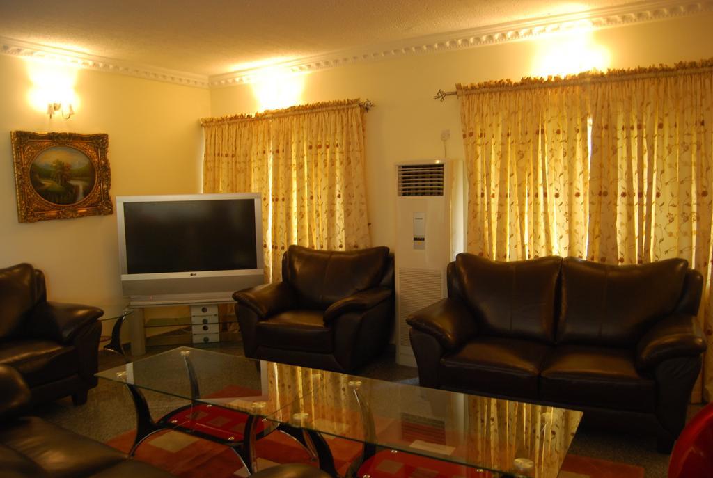 The Habitat Suites International Lagos Exterior foto