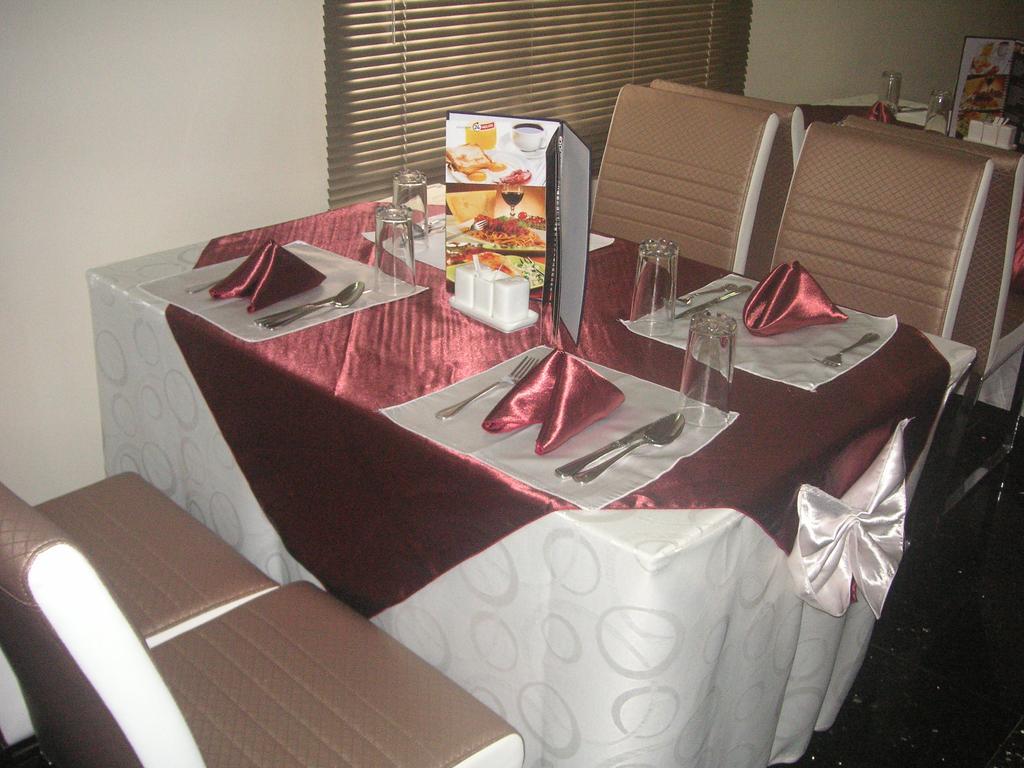 The Habitat Suites International Lagos Exterior foto