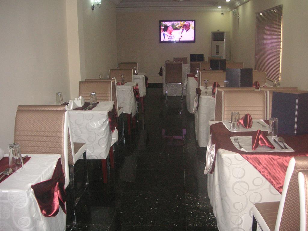 The Habitat Suites International Lagos Exterior foto