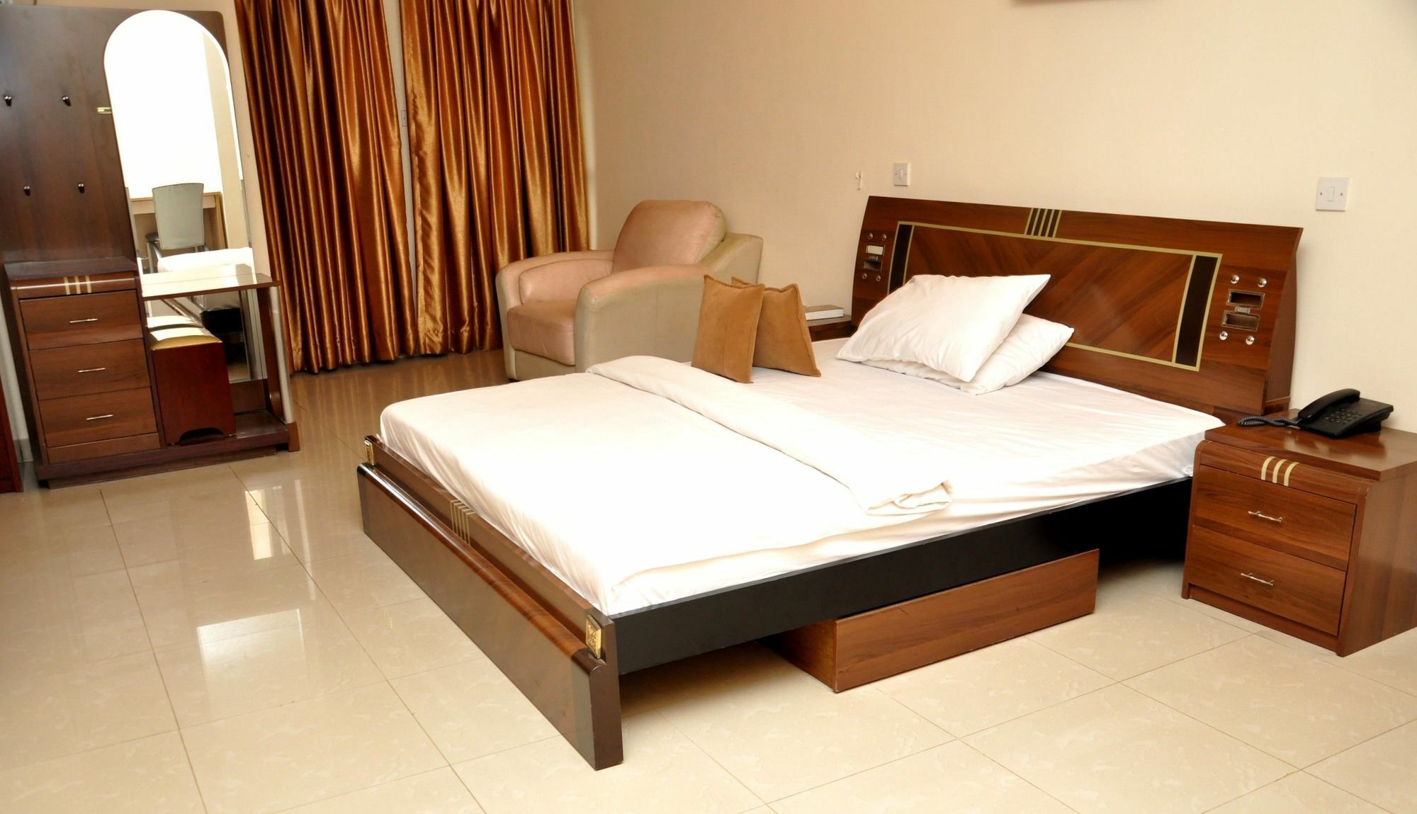 The Habitat Suites International Lagos Exterior foto